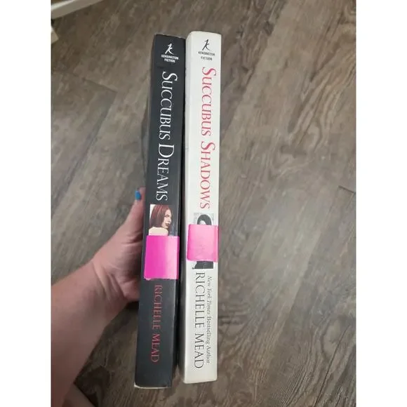 Richelle Mead Paperback Books Novels Succubus Dreams Shadows Lot of 2 - Picture 3 of 3